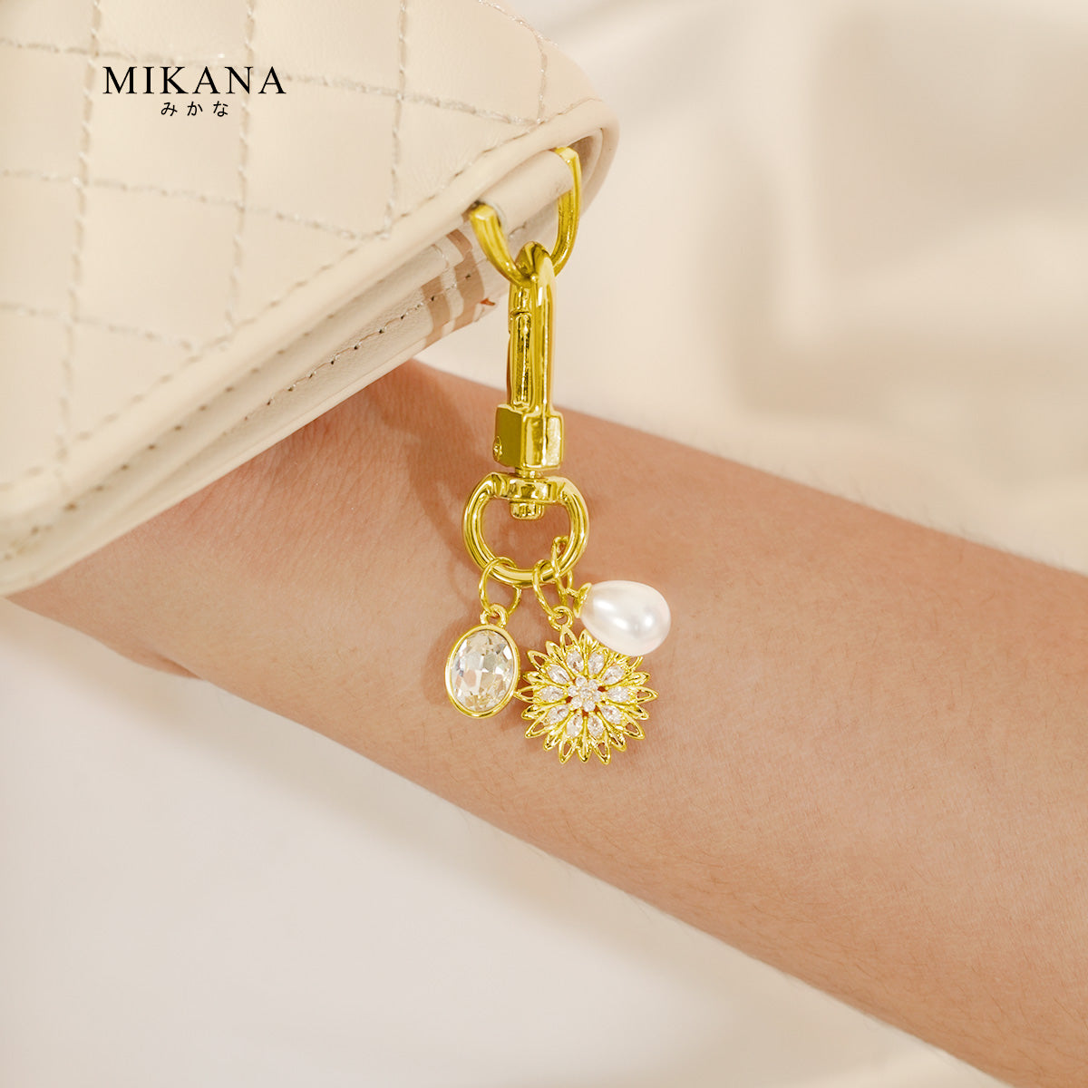 Birth Flower Daisy Diamond Wallet Charm