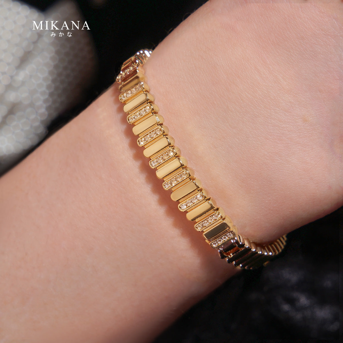 Akisato Bangle Bracelet