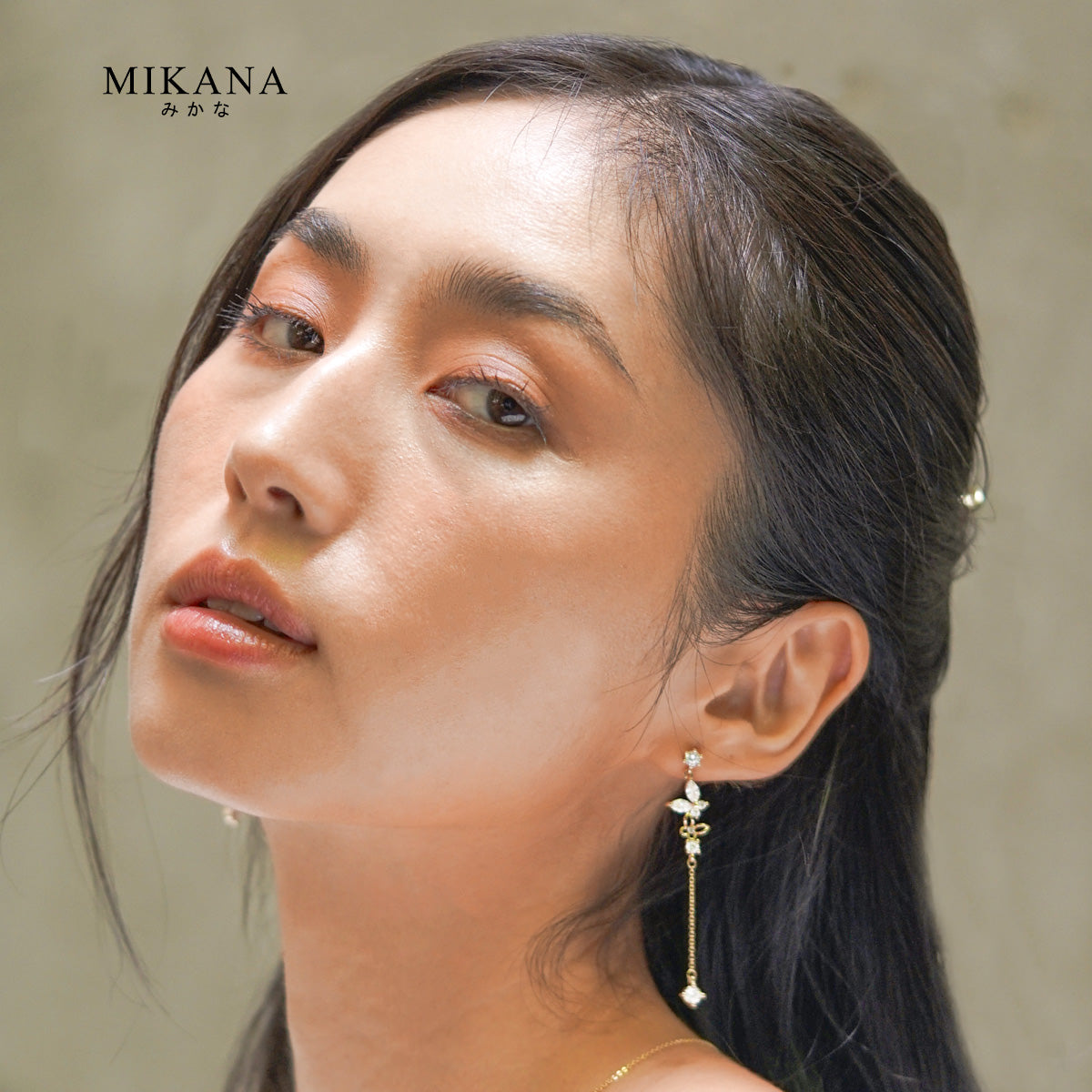 Golden Wings Hinagiku Dangling Earrings