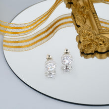 Load image into Gallery viewer, Chiharu Stud Earrings