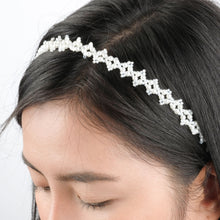 Load image into Gallery viewer, Nayoko Pearl Beads Headband